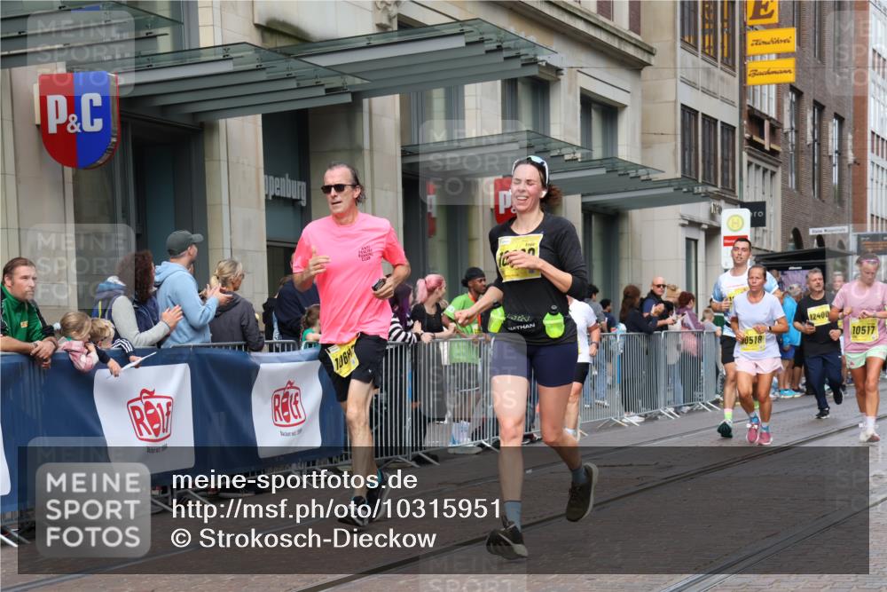 13.09.2026 - 21. swb-Marathon Bremen Strokosch-Dieckow http://msf.ph/oto/10315951 13.09.2026 10:57:09 Ziel 10166, 10177, 10226, 10300, 10394, 10517, 10518, 10687, 10969, 11106, 11245, 11365, 11480, 11498, 11609, 11734, 11965, 11966, 12037, 12111, 12222, 12263, 12372, 12382, 12383, 12400, 12411, 10157, 10166, 10408, 10578, 10610, 10700, 10772, 10969, 11000, 11079, 11236, 11292, 11328, 11484, 11667, 11946, 12032, 12284, 12434 meine-sportfotos.de
