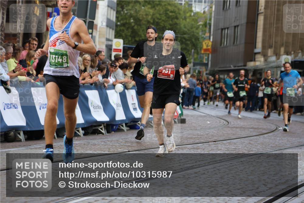 13.09.2026 - 21. swb-Marathon Bremen Strokosch-Dieckow http://msf.ph/oto/10315987 13.09.2026 13:06:24 Ziel 681, 3297, 3466, 4614, 4712, 5803, 6058, 6686, 7336, 7399, 8334, 8670, 8877, 8983, 9429, 9918, 508, 1770, 1921, 2832, 3910, 4777, 7590, 13148 meine-sportfotos.de
