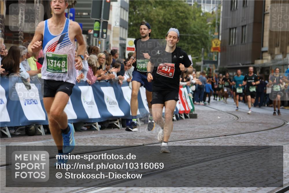 13.09.2026 - 21. swb-Marathon Bremen Strokosch-Dieckow http://msf.ph/oto/10316069 13.09.2026 13:06:24 Ziel 681, 3297, 3466, 4614, 4712, 5803, 6058, 6686, 7336, 7399, 8334, 8670, 8877, 8983, 9429, 9918, 508, 1770, 1921, 2832, 3910, 4777, 7590, 13148 meine-sportfotos.de