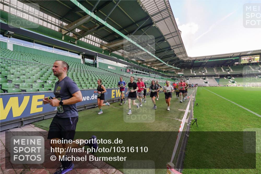 13.09.2026 - 21. swb-Marathon Bremen Michael Burmester http://msf.ph/oto/10316110 13.09.2026 13:12:46 Laufen im Stadion 118, 183, 270, 278, 349, 514, 576, 600, 695, 702, 703, 843, 933, 950, 1005, 1113, 1143, 1226, 1286, 1334, 1426, 1435, 1641, 1849, 1851, 1936, 1952, 1991, 2005, 2248, 2264, 2281, 2336, 2353, 2375, 2377, 2398, 2426, 2439, 2461, 2478, 2505, 2612, 2659, 2665, 2673, 2684, 2765, 2773, 2792, 2804, 2815, 2816, 2822, 2850, 2860, 2884, 2895, 2907, 2921, 2963, 2966, 2972, 2975, 2976, 3016, 3027, 3079, 3082, 3143, 3155, 3253, 3277, 3293, 3308, 3313, 3328, 3349, 3434, 3442, 549 meine-sportfotos.de