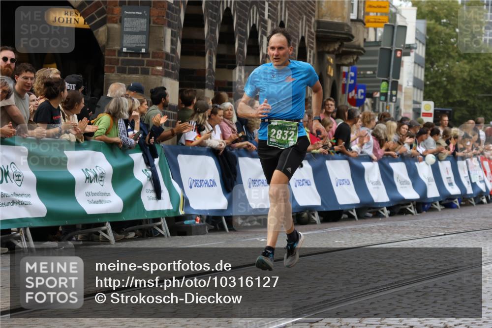 13.09.2026 - 21. swb-Marathon Bremen Strokosch-Dieckow http://msf.ph/oto/10316127 13.09.2026 13:06:32 Ziel 474, 681, 1901, 3297, 3466, 4614, 5803, 6686, 7336, 8670, 8983, 9429, 9934, 508, 521, 788, 1009, 2832, 3910, 4777, 5238, 6784, 6951, 8580 meine-sportfotos.de