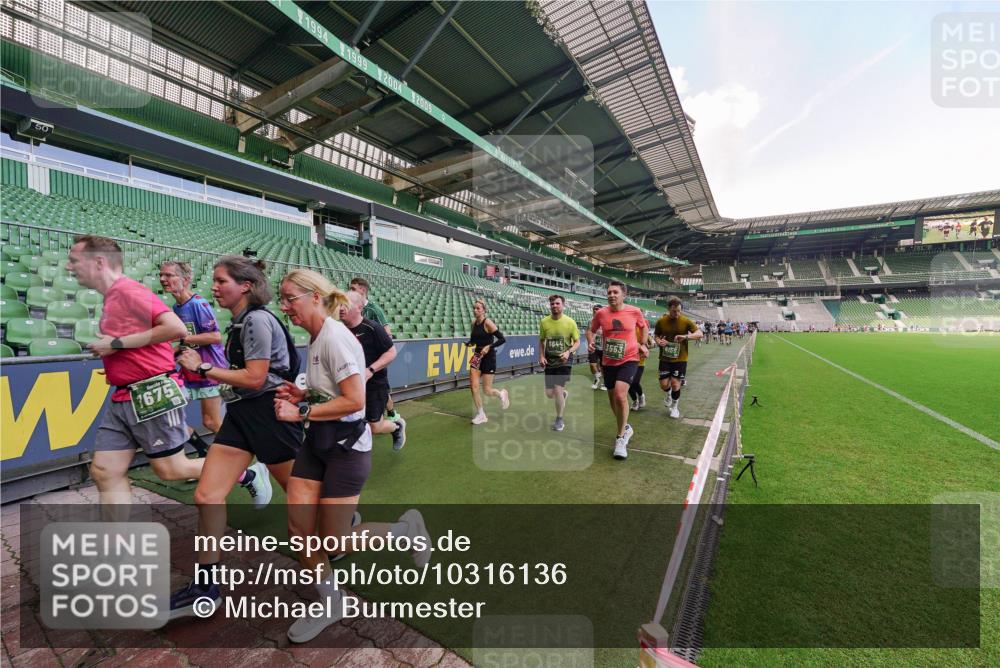 13.09.2026 - 21. swb-Marathon Bremen Michael Burmester http://msf.ph/oto/10316136 13.09.2026 13:12:48 Laufen im Stadion 118, 183, 270, 278, 349, 514, 576, 600, 695, 702, 703, 843, 933, 950, 1005, 1113, 1143, 1226, 1286, 1334, 1426, 1435, 1596, 1641, 1849, 1851, 1936, 1952, 1991, 2005, 2248, 2264, 2281, 2336, 2353, 2375, 2377, 2398, 2426, 2439, 2461, 2478, 2505, 2612, 2659, 2665, 2673, 2684, 2765, 2773, 2792, 2804, 2815, 2816, 2822, 2850, 2860, 2884, 2895, 2907, 2921, 2963, 2966, 2972, 2975, 2976, 3016, 3027, 3079, 3082, 3143, 3155, 3253, 3277, 3293, 3308, 3313, 3328, 3349, 3434, 3442, 549 meine-sportfotos.de