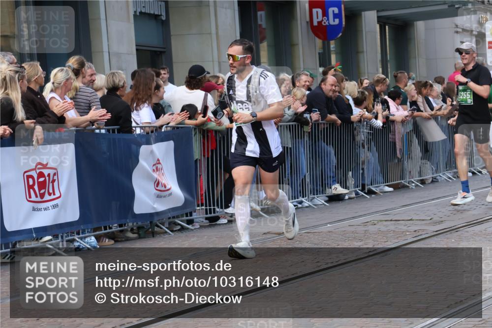13.09.2026 - 21. swb-Marathon Bremen Strokosch-Dieckow http://msf.ph/oto/10316148 13.09.2026 13:16:18 Ziel 472, 675, 696, 734, 816, 827, 985, 1076, 1162, 2473, 2474, 2604, 2809, 3716, 4135, 4485, 5255, 5772, 5963, 6367, 6531, 6535, 7053, 7603, 7801, 7875, 8171, 8288, 145, 481, 663, 740, 755, 792, 1605, 1955, 2623, 3134, 3149, 4128, 4823, 5430, 5554, 5963, 6106, 6721, 6744, 7307, 7413, 8398, 8487, 9031, 9115, 9278, 13008, 13158 meine-sportfotos.de