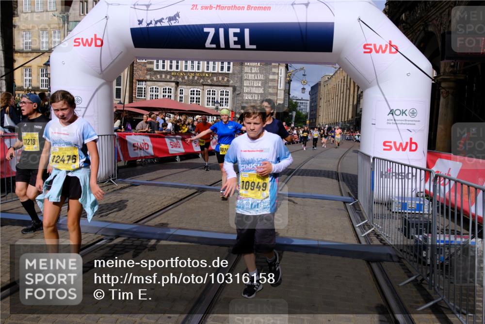 13.09.2026 - 21. swb-Marathon Bremen Tim E. http://msf.ph/oto/10316158 13.09.2026 10:56:25 Ziel 10246, 10298, 10365, 10443, 10690, 10699, 10949, 10957, 10960, 11219, 11280, 11693, 11782, 11790, 11972, 12061, 12452, 12476, 12484, 13565 meine-sportfotos.de