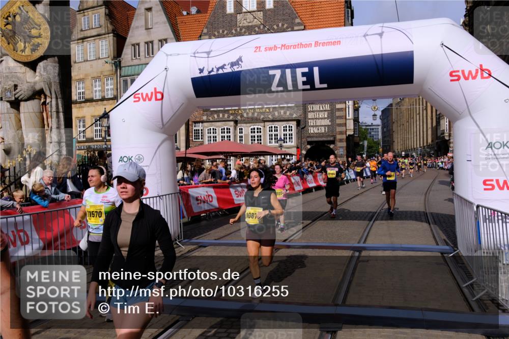 13.09.2026 - 21. swb-Marathon Bremen Tim E. http://msf.ph/oto/10316255 13.09.2026 10:56:35 Ziel 10184, 10211, 10246, 10322, 10365, 10443, 10670, 10675, 10699, 10844, 10949, 10957, 10960, 11219, 11256, 11280, 11317, 11570, 11693, 11782, 11795, 12452, 12476 meine-sportfotos.de