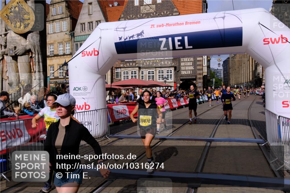 13.09.2026 - 21. swb-Marathon Bremen Tim E. http://msf.ph/oto/10316274 13.09.2026 10:56:36 Ziel 10184, 10211, 10246, 10322, 10365, 10443, 10670, 10675, 10699, 10844, 10949, 10957, 10960, 11219, 11256, 11280, 11317, 11570, 11693, 11782, 11795, 11844, 12452, 12476 meine-sportfotos.de