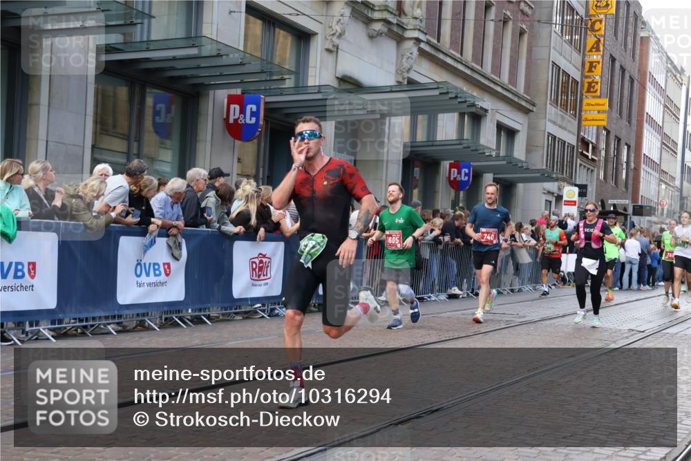 13.09.2026 - 21. swb-Marathon Bremen Strokosch-Dieckow http://msf.ph/oto/10316294 13.09.2026 13:16:22 Ziel 472, 675, 696, 734, 816, 827, 985, 1076, 1162, 2473, 2474, 2604, 2809, 3716, 3961, 4135, 4137, 4485, 5255, 5772, 6367, 6531, 6535, 7053, 7387, 7603, 7875, 8171, 8288, 481, 663, 740, 755, 792, 1605, 2604, 2623, 3134, 4128, 5554, 5963, 6106, 6721, 6744, 7801, 8398, 8487, 9031, 9115, 13008, 13158 meine-sportfotos.de