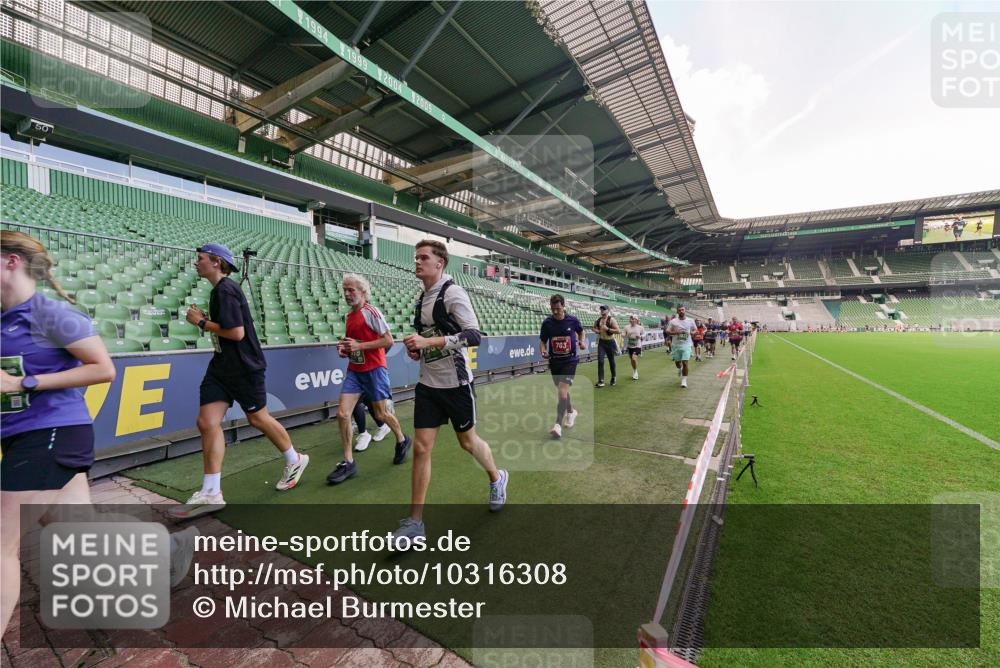 13.09.2026 - 21. swb-Marathon Bremen Michael Burmester http://msf.ph/oto/10316308 13.09.2026 13:13:09 Laufen im Stadion 118, 183, 270, 278, 349, 514, 576, 600, 631, 695, 702, 843, 933, 950, 1005, 1113, 1143, 1226, 1286, 1334, 1426, 1435, 1596, 1641, 1849, 1851, 1991, 2005, 2035, 2079, 2248, 2264, 2336, 2375, 2377, 2387, 2398, 2412, 2426, 2439, 2457, 2461, 2478, 2505, 2540, 2612, 2665, 2673, 2684, 2693, 2765, 2773, 2792, 2815, 2816, 2850, 2860, 2884, 2895, 2921, 2963, 2966, 2972, 2975, 3016, 3079, 3111, 3143, 3155, 3209, 3253, 3277, 3293, 3304, 3308, 3313, 3349, 3434, 3442, 549 meine-sportfotos.de