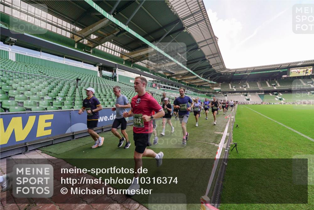 13.09.2026 - 21. swb-Marathon Bremen Michael Burmester http://msf.ph/oto/10316374 13.09.2026 13:13:15 Laufen im Stadion 118, 183, 270, 278, 349, 514, 576, 600, 631, 695, 702, 843, 933, 950, 1005, 1143, 1226, 1286, 1334, 1426, 1435, 1596, 1641, 1849, 1991, 2005, 2035, 2079, 2248, 2264, 2336, 2375, 2377, 2387, 2398, 2412, 2439, 2457, 2461, 2478, 2505, 2540, 2612, 2665, 2673, 2684, 2693, 2765, 2773, 2792, 2815, 2816, 2850, 2860, 2884, 2895, 2921, 2963, 2966, 2972, 2975, 3016, 3111, 3143, 3155, 3209, 3253, 3277, 3293, 3304, 3308, 3313, 3349, 3378, 3434, 3442, 3661, 549 meine-sportfotos.de