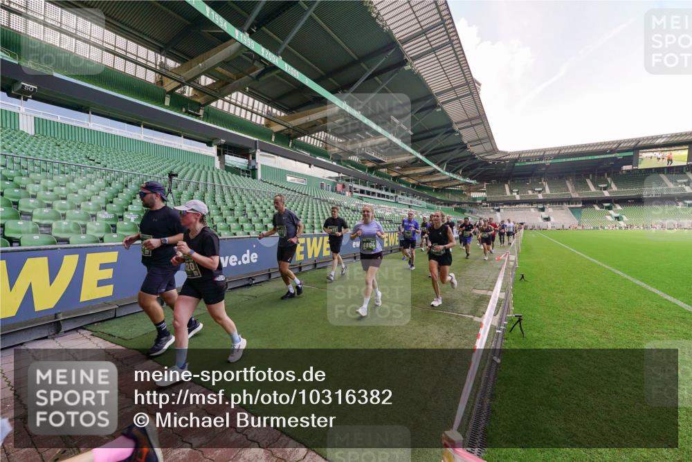 13.09.2026 - 21. swb-Marathon Bremen Michael Burmester http://msf.ph/oto/10316382 13.09.2026 13:13:16 Laufen im Stadion 118, 183, 270, 278, 349, 460, 514, 576, 600, 631, 695, 702, 843, 933, 950, 1005, 1143, 1226, 1286, 1334, 1426, 1435, 1596, 1641, 1849, 1991, 2005, 2035, 2079, 2248, 2264, 2336, 2375, 2377, 2387, 2398, 2412, 2439, 2457, 2461, 2478, 2505, 2521, 2540, 2612, 2665, 2673, 2684, 2693, 2765, 2773, 2792, 2815, 2816, 2850, 2860, 2884, 2895, 2921, 2963, 2966, 2972, 2975, 3016, 3111, 3143, 3155, 3209, 3253, 3277, 3293, 3304, 3308, 3313, 3378, 3434, 3442, 3661, 549 meine-sportfotos.de