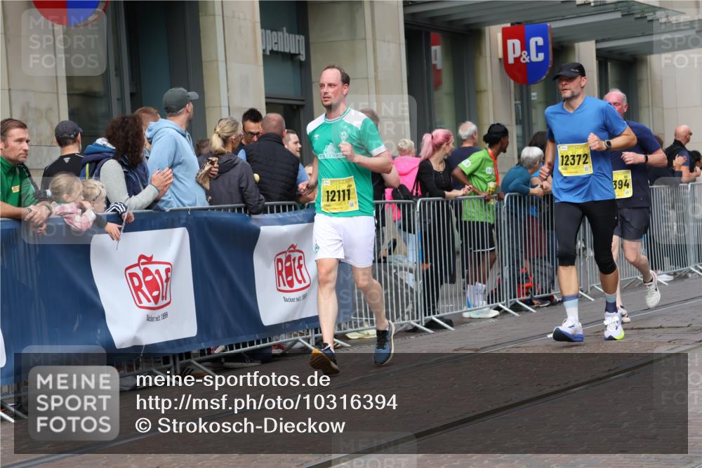 13.09.2026 - 21. swb-Marathon Bremen Strokosch-Dieckow http://msf.ph/oto/10316394 13.09.2026 10:57:17 Ziel 10177, 10226, 10300, 10394, 10460, 10517, 10518, 11106, 11153, 11245, 11365, 11480, 11498, 11532, 11568, 11609, 11734, 11965, 11966, 12037, 12111, 12222, 12228, 12264, 12372, 10157, 10166, 10408, 10578, 10687, 10700, 10772, 10969, 11000, 11236, 11292, 11328, 11484, 11667, 11946, 12032, 12263, 12382, 12383, 12400, 12411 meine-sportfotos.de