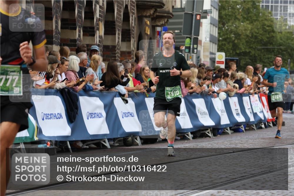 13.09.2026 - 21. swb-Marathon Bremen Strokosch-Dieckow http://msf.ph/oto/10316422 13.09.2026 13:06:35 Ziel 474, 1901, 3466, 4614, 6686, 7336, 8621, 8670, 9934, 508, 521, 788, 1009, 3127, 3910, 4574, 5238, 6784, 6951, 8580 meine-sportfotos.de