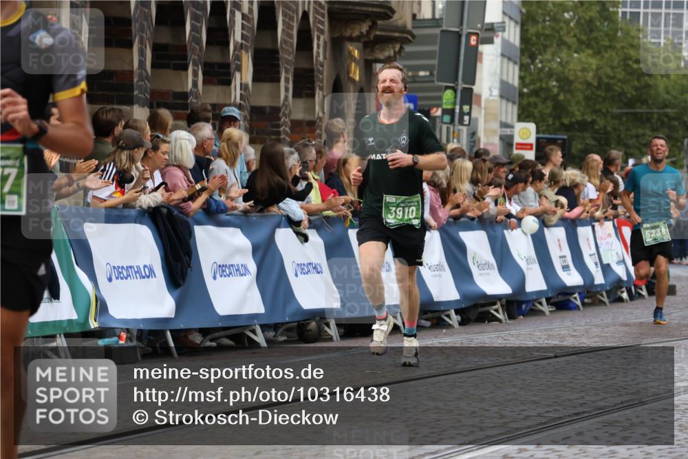 13.09.2026 - 21. swb-Marathon Bremen Strokosch-Dieckow http://msf.ph/oto/10316438 13.09.2026 13:06:35 Ziel 474, 1901, 3466, 4614, 6686, 7336, 8621, 8670, 9934, 508, 521, 788, 1009, 3127, 3910, 4574, 5238, 6784, 6951, 8580 meine-sportfotos.de