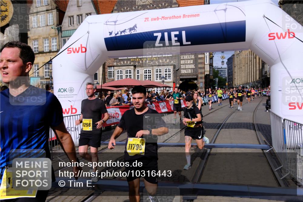 13.09.2026 - 21. swb-Marathon Bremen Tim E. http://msf.ph/oto/10316443 13.09.2026 10:56:43 Ziel 10184, 10211, 10240, 10322, 10356, 10443, 10670, 10675, 10699, 10844, 11069, 11256, 11280, 11317, 11407, 11570, 11693, 11795, 11844, 11855, 11871, 11911, 11996, 12452, 12543 meine-sportfotos.de
