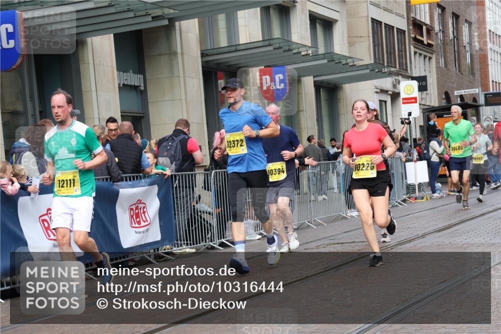 13.09.2026 - 21. swb-Marathon Bremen Strokosch-Dieckow http://msf.ph/oto/10316444 13.09.2026 10:57:18 Ziel 10177, 10226, 10300, 10394, 10460, 10517, 10518, 11106, 11153, 11245, 11365, 11480, 11498, 11532, 11568, 11609, 11734, 11965, 11966, 12037, 12111, 12222, 12228, 12264, 12372, 10157, 10166, 10408, 10517, 10518, 10578, 10687, 10700, 10772, 10969, 11236, 11292, 11328, 11484, 11609, 11667, 11946, 12032, 12263, 12382, 12383, 12400, 12411 meine-sportfotos.de