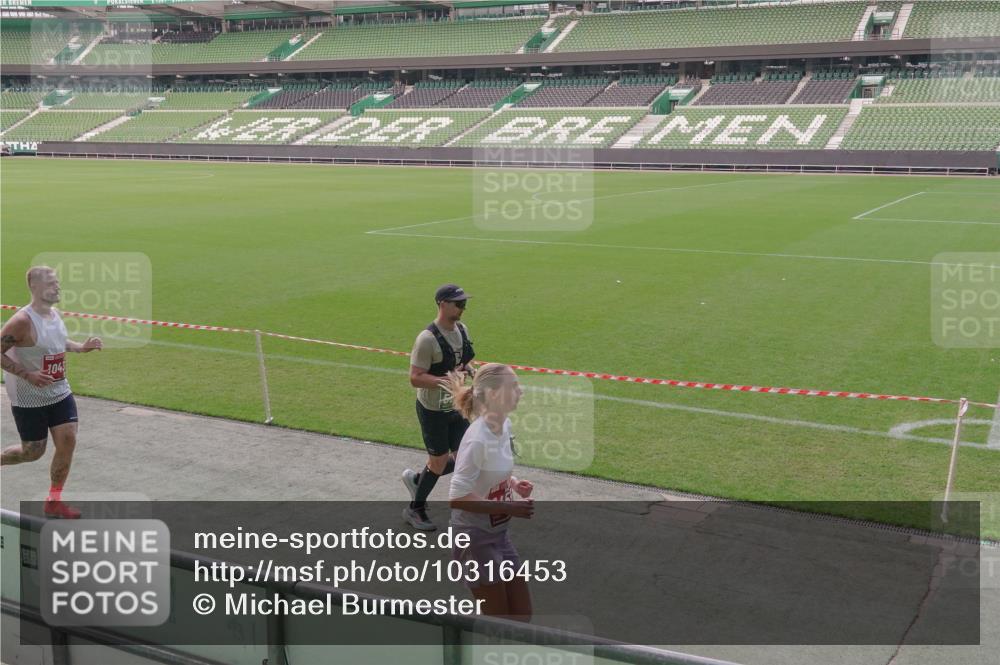 13.09.2026 - 21. swb-Marathon Bremen Michael Burmester http://msf.ph/oto/10316453 13.09.2026 12:51:33 Laufen im Stadion 235, 335, 734, 771, 863, 1043, 1125, 1146, 1162, 1232, 1455, 1492, 1510, 1513, 1613, 1955, 1970, 1998, 2008, 2130, 2291, 2295, 2360, 2442, 2444, 2447, 2498, 2759, 2847, 3085, 3440, 3484, 3566, 3647, 3703, 3808, 3830, 3899, 3959, 3988, 4023, 4165, 4283, 4368, 4429, 4473, 4475, 4559, 4571, 4573, 4582, 4727, 4781, 4782, 4888, 4895, 5066, 5079, 5152, 5155, 5168, 5314, 5379, 5521, 5532, 5620, 5627, 5636, 5696, 6267, 6274, 6471, 6668, 6901, 8033, 8798 meine-sportfotos.de