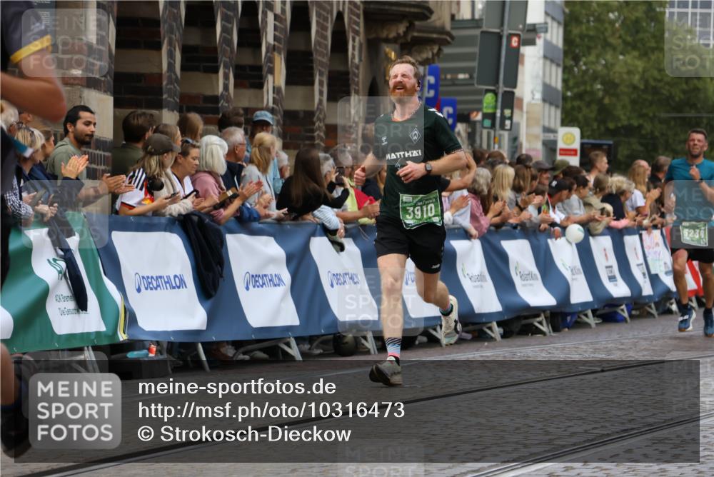 13.09.2026 - 21. swb-Marathon Bremen Strokosch-Dieckow http://msf.ph/oto/10316473 13.09.2026 13:06:36 Ziel 474, 1901, 3466, 4614, 6686, 7336, 8621, 8670, 9934, 508, 521, 788, 1009, 3127, 3910, 4574, 5238, 6784, 6951, 8580 meine-sportfotos.de