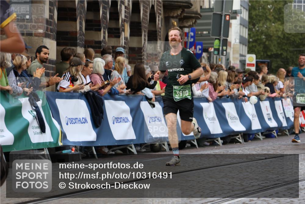 13.09.2026 - 21. swb-Marathon Bremen Strokosch-Dieckow http://msf.ph/oto/10316491 13.09.2026 13:06:36 Ziel 474, 1901, 3466, 4614, 6686, 7336, 8621, 8670, 9934, 508, 521, 788, 1009, 3127, 3910, 4574, 5238, 6784, 6951, 8580 meine-sportfotos.de