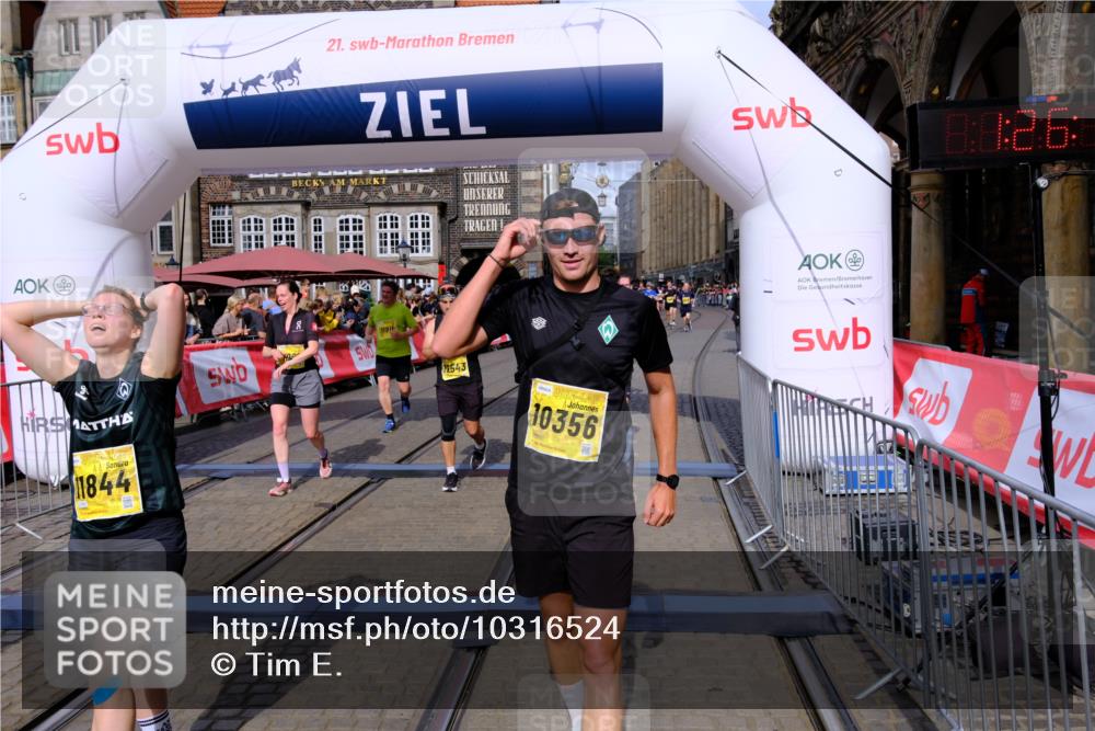 13.09.2026 - 21. swb-Marathon Bremen Tim E. http://msf.ph/oto/10316524 13.09.2026 10:56:49 Ziel 10184, 10211, 10240, 10356, 10372, 10540, 10675, 10721, 10824, 10844, 10936, 11069, 11256, 11317, 11349, 11407, 11474, 11601, 11795, 11844, 11855, 11871, 11911, 11996, 12543 meine-sportfotos.de
