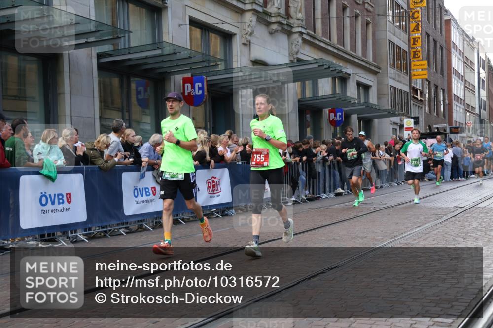 13.09.2026 - 21. swb-Marathon Bremen Strokosch-Dieckow http://msf.ph/oto/10316572 13.09.2026 13:16:27 Ziel 385, 472, 675, 696, 734, 816, 827, 985, 1970, 2319, 2473, 2474, 2809, 3716, 3961, 4135, 4137, 4485, 5255, 5772, 6049, 6367, 6531, 6535, 6819, 7297, 7387, 7875, 481, 663, 740, 755, 792, 1076, 1162, 1605, 2604, 3134, 5554, 5963, 6106, 6721, 6744, 7053, 7603, 7801, 8171, 8288, 8398, 9031, 9115, 13008 meine-sportfotos.de
