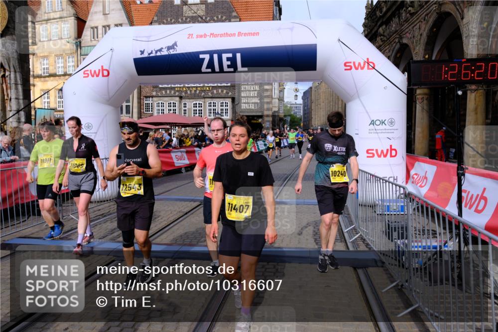 13.09.2026 - 21. swb-Marathon Bremen Tim E. http://msf.ph/oto/10316607 13.09.2026 10:56:52 Ziel 10240, 10356, 10372, 10486, 10540, 10675, 10721, 10771, 10824, 10844, 10888, 10936, 11064, 11069, 11256, 11349, 11407, 11474, 11601, 11795, 11844, 11855, 11871, 11911, 11996, 12543 meine-sportfotos.de
