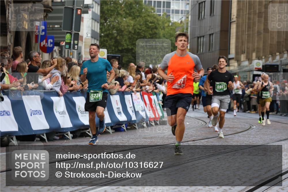 13.09.2026 - 21. swb-Marathon Bremen Strokosch-Dieckow http://msf.ph/oto/10316627 13.09.2026 13:06:37 Ziel 474, 1901, 3466, 6686, 7336, 8621, 8670, 9934, 13148, 521, 788, 1009, 3127, 3910, 4574, 5238, 6784, 6951, 8580 meine-sportfotos.de