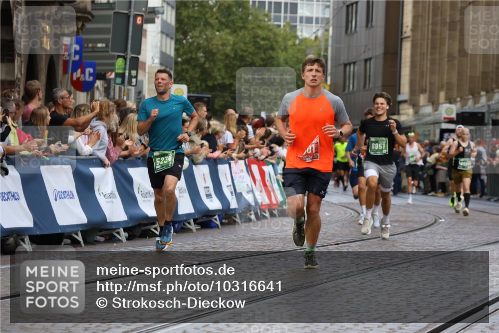 13.09.2026 - 21. swb-Marathon Bremen Strokosch-Dieckow http://msf.ph/oto/10316641 13.09.2026 13:06:37 Ziel 474, 1901, 3466, 6686, 7336, 8621, 8670, 9934, 13148, 521, 788, 1009, 3127, 3910, 4574, 5238, 6784, 6951, 8580 meine-sportfotos.de