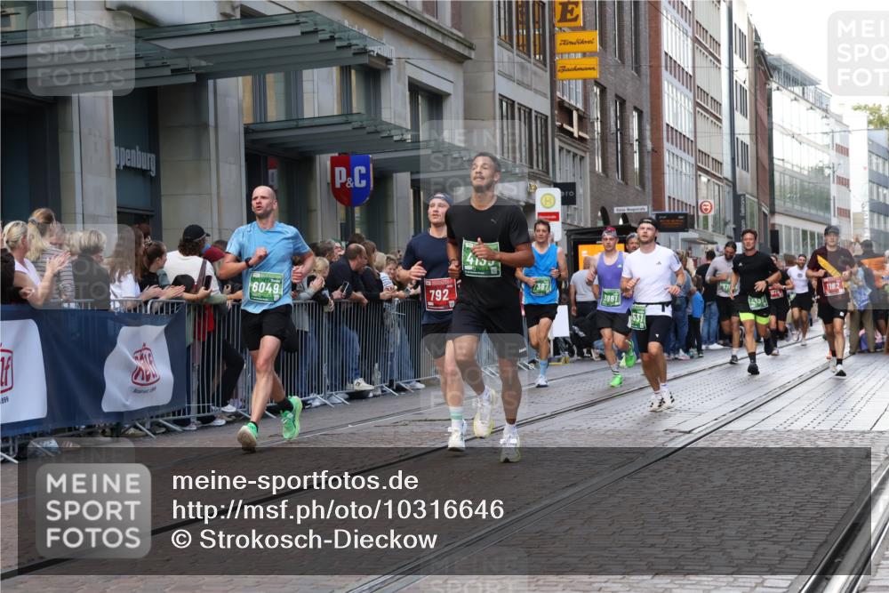 13.09.2026 - 21. swb-Marathon Bremen Strokosch-Dieckow http://msf.ph/oto/10316646 13.09.2026 13:16:31 Ziel 385, 472, 675, 696, 734, 816, 827, 985, 1970, 2319, 2473, 2474, 2809, 3706, 3716, 3961, 4135, 4137, 4485, 5255, 5772, 6049, 6531, 6535, 6704, 6819, 7297, 7387, 7875, 481, 740, 755, 792, 816, 1076, 1162, 1605, 2604, 5554, 5963, 6367, 6721, 7053, 7603, 7801, 8171, 8288, 8398, 9031, 9115, 13008 meine-sportfotos.de