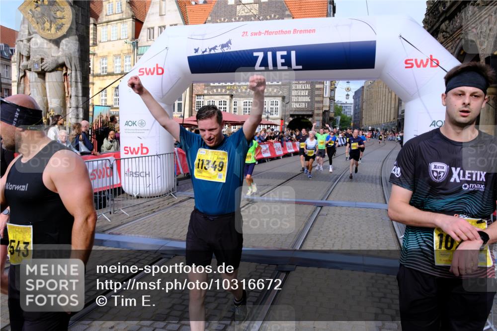 13.09.2026 - 21. swb-Marathon Bremen Tim E. http://msf.ph/oto/10316672 13.09.2026 10:56:54 Ziel 10240, 10356, 10372, 10486, 10540, 10675, 10721, 10771, 10824, 10888, 10936, 11064, 11069, 11256, 11349, 11407, 11474, 11601, 11844, 11855, 11871, 11911, 11996, 12543 meine-sportfotos.de