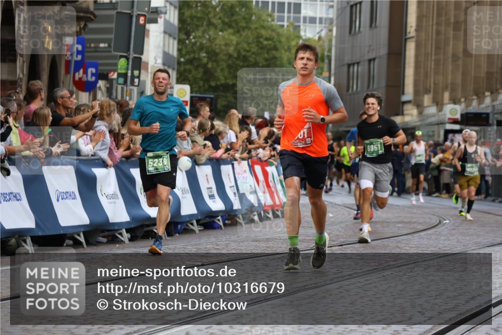 13.09.2026 - 21. swb-Marathon Bremen Strokosch-Dieckow http://msf.ph/oto/10316679 13.09.2026 13:06:37 Ziel 474, 1901, 3466, 6686, 7336, 8621, 8670, 9934, 13148, 521, 788, 1009, 3127, 3910, 4574, 5238, 6784, 6951, 8580 meine-sportfotos.de
