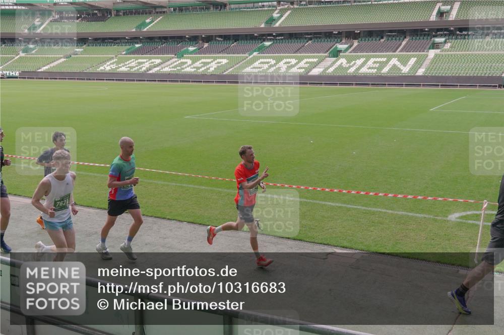 13.09.2026 - 21. swb-Marathon Bremen Michael Burmester http://msf.ph/oto/10316683 13.09.2026 12:51:48 Laufen im Stadion 107, 235, 335, 683, 734, 771, 792, 863, 1033, 1043, 1125, 1146, 1162, 1232, 1455, 1492, 1510, 1613, 1646, 1955, 1970, 1998, 2008, 2130, 2295, 2442, 2444, 2447, 2480, 2498, 2759, 2767, 2847, 3085, 3149, 3336, 3440, 3448, 3484, 3566, 3703, 3808, 3830, 3899, 3959, 3988, 4023, 4165, 4283, 4368, 4429, 4473, 4475, 4559, 4571, 4573, 4582, 4727, 4781, 4782, 4888, 4895, 5066, 5079, 5152, 5155, 5168, 5314, 5379, 5521, 5532, 5620, 5627, 5696, 6274, 6471, 6668, 6901, 8033, 8798 meine-sportfotos.de