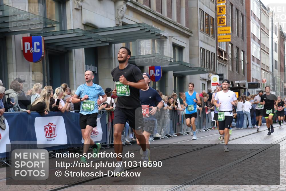 13.09.2026 - 21. swb-Marathon Bremen Strokosch-Dieckow http://msf.ph/oto/10316690 13.09.2026 13:16:32 Ziel 385, 472, 675, 696, 734, 827, 985, 1970, 2319, 2473, 2474, 2809, 3706, 3716, 3961, 4135, 4137, 4485, 5255, 5772, 6049, 6531, 6535, 6704, 6819, 7297, 7387, 7875, 481, 740, 755, 792, 816, 1076, 1162, 1605, 2604, 5255, 5554, 5963, 6367, 6721, 7053, 7603, 7801, 8171, 8288, 8398, 9031, 9115, 13008 meine-sportfotos.de