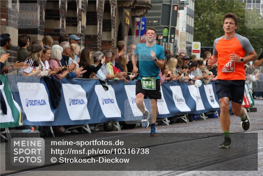 13.09.2026 - 21. swb-Marathon Bremen Strokosch-Dieckow http://msf.ph/oto/10316738 13.09.2026 13:06:38 Ziel 474, 1901, 3466, 7336, 7590, 8621, 8670, 9934, 13148, 521, 788, 1009, 3127, 3910, 4574, 5238, 6784, 6951, 8580, 8888 meine-sportfotos.de