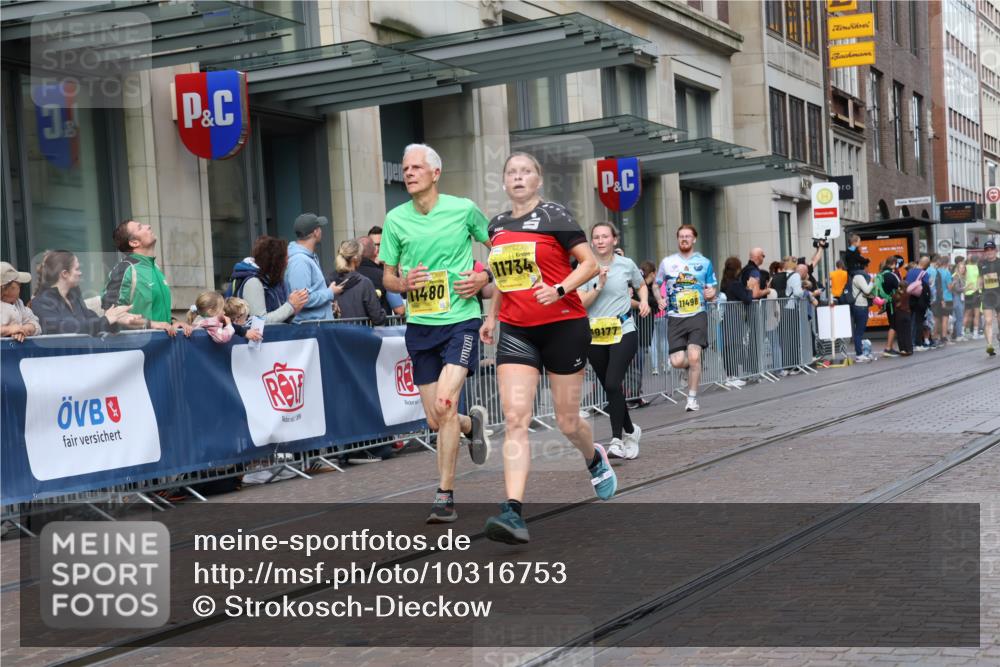 13.09.2026 - 21. swb-Marathon Bremen Strokosch-Dieckow http://msf.ph/oto/10316753 13.09.2026 10:57:23 Ziel 10078, 10177, 10460, 10565, 10707, 10728, 11106, 11153, 11245, 11365, 11480, 11532, 11568, 11734, 11824, 11856, 11965, 11966, 12111, 12222, 12228, 12231, 12264, 12372, 12427, 12555, 10166, 10226, 10300, 10394, 10517, 10518, 10578, 10687, 10700, 10772, 10969, 11236, 11292, 11365, 11484, 11498, 11609, 11667, 11734, 12037, 12111, 12263, 12382, 12383, 12400, 12411 meine-sportfotos.de