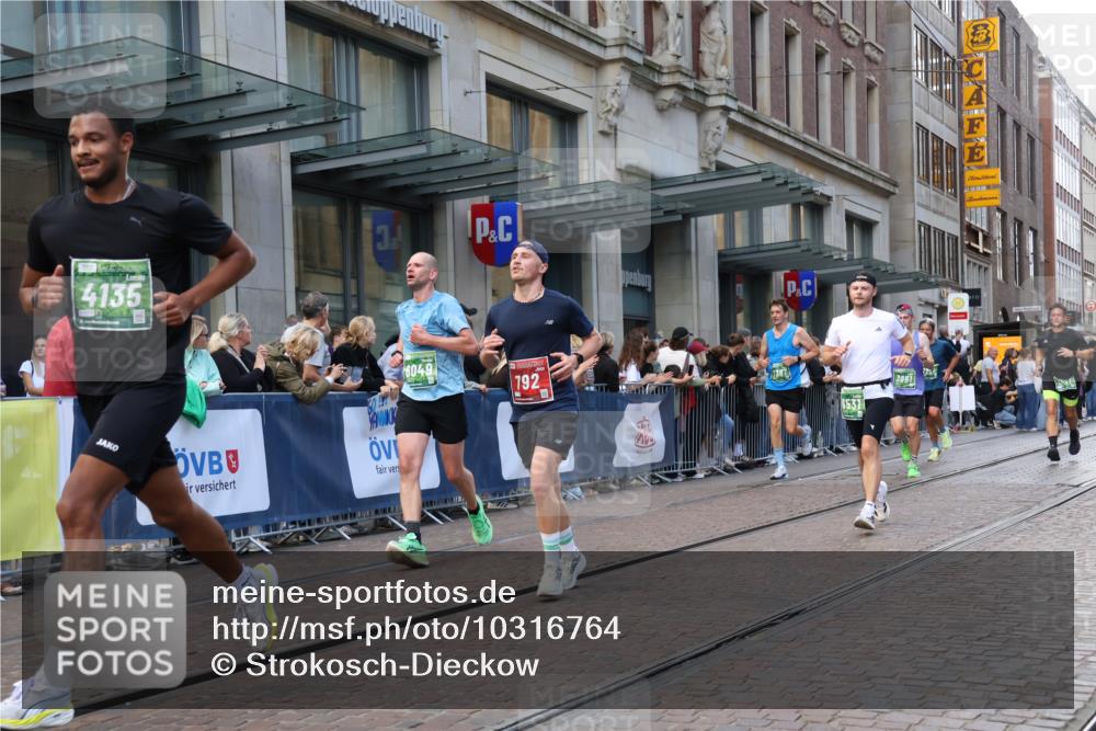 13.09.2026 - 21. swb-Marathon Bremen Strokosch-Dieckow http://msf.ph/oto/10316764 13.09.2026 13:16:33 Ziel 385, 472, 675, 696, 734, 827, 985, 1970, 2319, 2473, 2474, 2809, 3246, 3706, 3716, 3961, 4135, 4137, 4485, 5772, 6049, 6531, 6535, 6704, 6819, 7297, 7387, 7875, 740, 755, 792, 816, 1076, 1162, 1605, 2604, 5255, 5554, 5963, 6367, 6721, 7053, 7603, 7801, 8171, 8288, 8398, 9031, 9115 meine-sportfotos.de