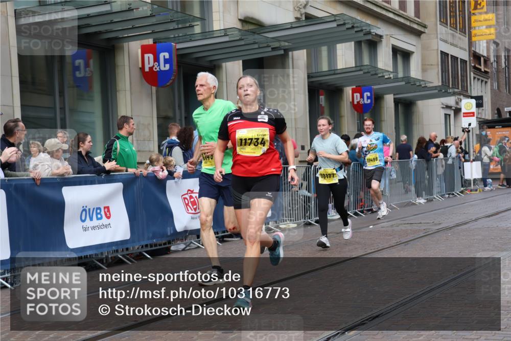 13.09.2026 - 21. swb-Marathon Bremen Strokosch-Dieckow http://msf.ph/oto/10316773 13.09.2026 10:57:24 Ziel 10078, 10177, 10460, 10565, 10707, 10728, 11106, 11153, 11245, 11480, 11532, 11568, 11824, 11856, 11965, 11966, 12222, 12228, 12231, 12264, 12372, 12427, 12555, 10166, 10226, 10300, 10394, 10517, 10518, 10578, 10687, 10700, 10772, 10969, 11236, 11292, 11365, 11484, 11498, 11609, 11667, 11734, 12037, 12111, 12263, 12372, 12382, 12383, 12400, 12411 meine-sportfotos.de