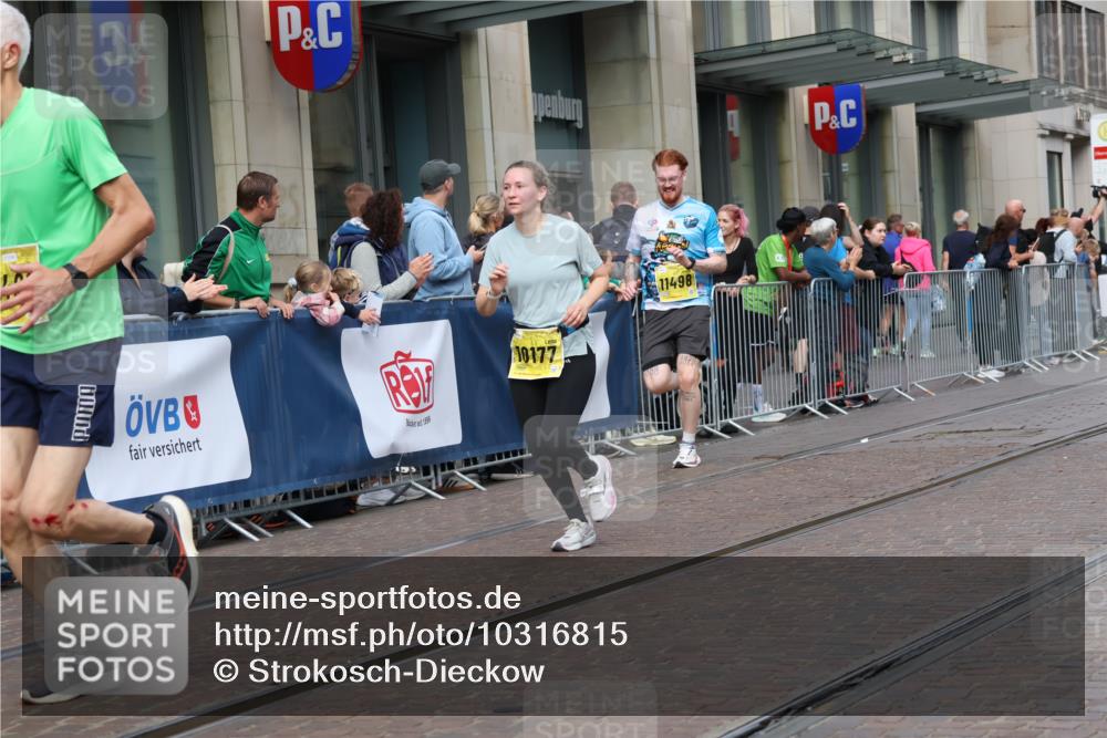 13.09.2026 - 21. swb-Marathon Bremen Strokosch-Dieckow http://msf.ph/oto/10316815 13.09.2026 10:57:24 Ziel 10078, 10177, 10460, 10565, 10707, 10728, 11106, 11153, 11245, 11480, 11532, 11568, 11824, 11856, 11965, 11966, 12222, 12228, 12231, 12264, 12372, 12427, 12555, 10166, 10226, 10300, 10394, 10517, 10518, 10578, 10687, 10700, 10772, 10969, 11236, 11292, 11365, 11484, 11498, 11609, 11667, 11734, 12037, 12111, 12263, 12372, 12382, 12383, 12400, 12411 meine-sportfotos.de