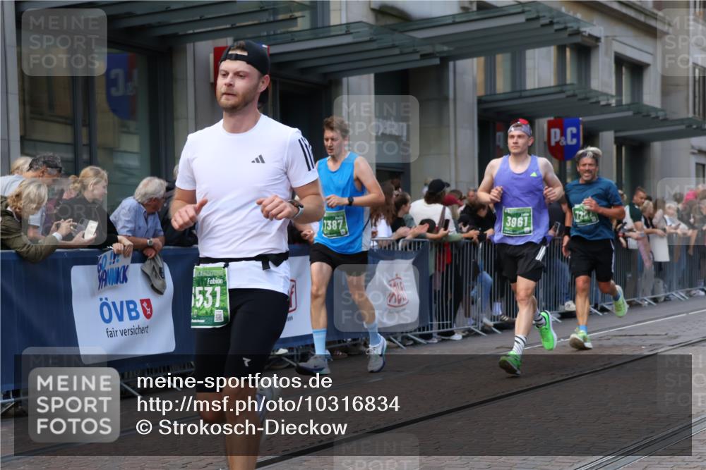 13.09.2026 - 21. swb-Marathon Bremen Strokosch-Dieckow http://msf.ph/oto/10316834 13.09.2026 13:16:34 Ziel 385, 472, 675, 696, 734, 827, 985, 1970, 2319, 2473, 2474, 2809, 3246, 3706, 3716, 3961, 4135, 4137, 4156, 4485, 5772, 6049, 6531, 6535, 6704, 6819, 6953, 7297, 7387, 7875, 8858, 740, 755, 792, 816, 1076, 1162, 1605, 2604, 5255, 5554, 5963, 6367, 6721, 7053, 7603, 7801, 8171, 8288, 9031, 9115 meine-sportfotos.de