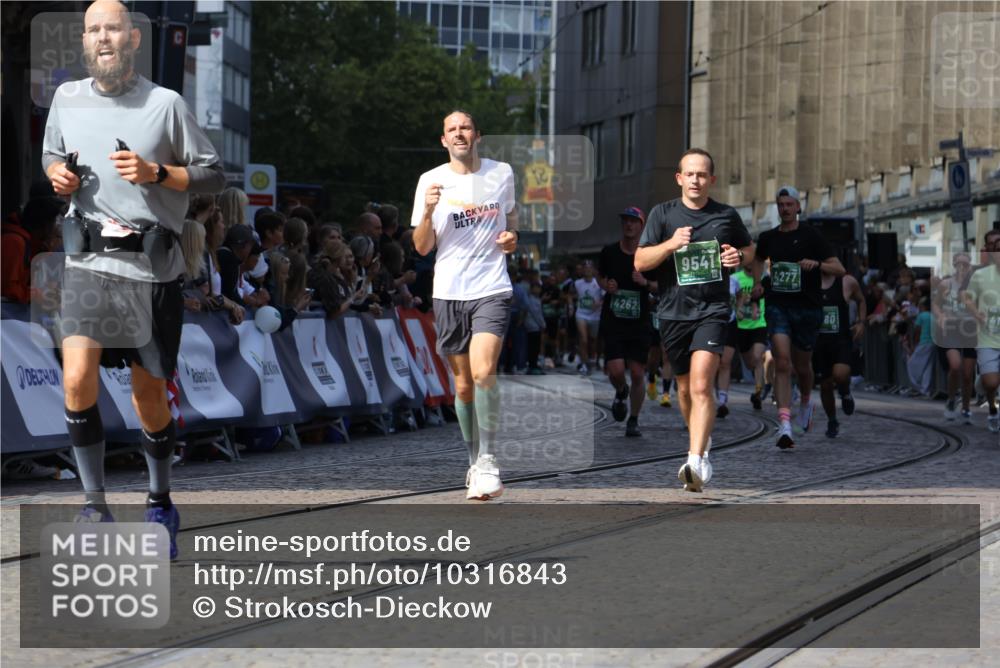 13.09.2026 - 21. swb-Marathon Bremen Strokosch-Dieckow http://msf.ph/oto/10316843 13.09.2026 13:24:35 Ziel 102, 776, 909, 1199, 1250, 2295, 2491, 2967, 3372, 4000, 4559, 5012, 5208, 5257, 5481, 5928, 5929, 6105, 7059, 7069, 7081, 7156, 8082, 8179, 8415, 9087, 9573, 9916, 13219, 282, 1516, 2280, 3015, 4198, 4262, 4277, 5328, 5664, 6626, 6807, 8636, 9541, 10097, 10103 meine-sportfotos.de