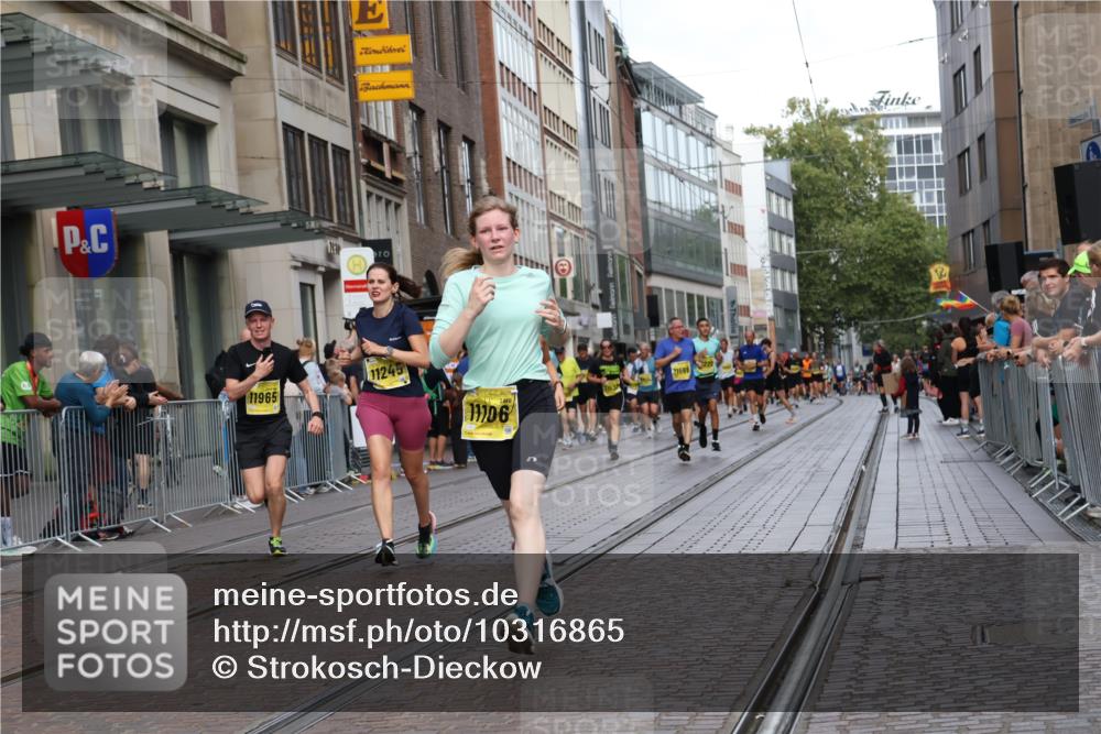 13.09.2026 - 21. swb-Marathon Bremen Strokosch-Dieckow http://msf.ph/oto/10316865 13.09.2026 10:57:28 Ziel 10078, 10460, 10559, 10565, 10707, 10728, 11136, 11153, 11245, 11332, 11532, 11568, 11824, 11856, 11965, 12222, 12228, 12231, 12264, 12427, 12551, 12555, 10166, 10177, 10226, 10300, 10394, 10517, 10518, 10578, 10687, 10700, 10969, 11106, 11236, 11292, 11365, 11480, 11484, 11498, 11609, 11667, 11734, 11965, 11966, 12037, 12111, 12263, 12372, 12382, 12383, 12400, 12411 meine-sportfotos.de