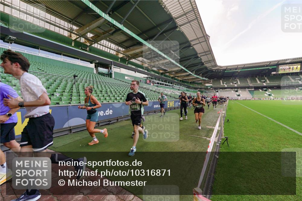 13.09.2026 - 21. swb-Marathon Bremen Michael Burmester http://msf.ph/oto/10316871 13.09.2026 13:14:03 Laufen im Stadion 183, 270, 278, 349, 460, 576, 600, 631, 695, 702, 768, 933, 950, 956, 1005, 1008, 1143, 1392, 1408, 1426, 1573, 1596, 1641, 1818, 1819, 1991, 2005, 2024, 2035, 2079, 2233, 2264, 2314, 2387, 2412, 2439, 2457, 2461, 2478, 2494, 2521, 2540, 2564, 2612, 2665, 2684, 2693, 2765, 2773, 2792, 2816, 2829, 2838, 2860, 2865, 2884, 2887, 2921, 2972, 2975, 2978, 3016, 3111, 3209, 3253, 3277, 3293, 3304, 3313, 3378, 3405, 3428, 3434, 3653, 3661, 3680, 4034, 4080 meine-sportfotos.de