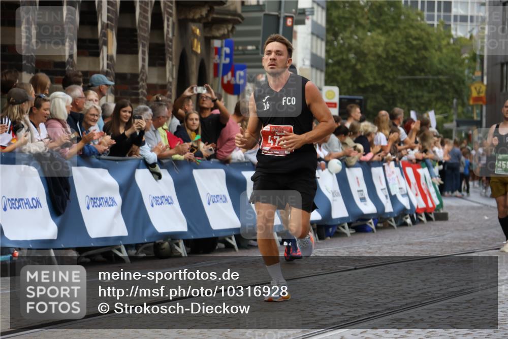 13.09.2026 - 21. swb-Marathon Bremen Strokosch-Dieckow http://msf.ph/oto/10316928 13.09.2026 13:06:42 Ziel 474, 1901, 1921, 7590, 8621, 8670, 9934, 13148, 521, 749, 1009, 3127, 4574, 6784, 8580, 8888 meine-sportfotos.de