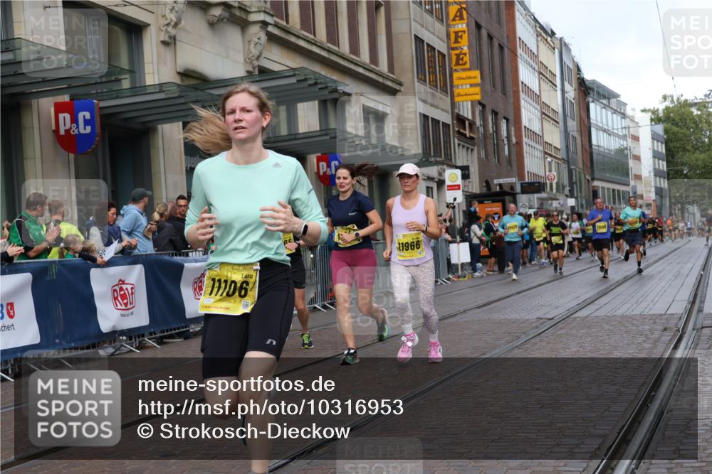 13.09.2026 - 21. swb-Marathon Bremen Strokosch-Dieckow http://msf.ph/oto/10316953 13.09.2026 10:57:30 Ziel 10078, 10460, 10559, 10565, 10707, 10728, 11136, 11153, 11245, 11332, 11532, 11568, 11824, 11856, 11863, 12222, 12228, 12231, 12264, 12427, 12551, 12555, 10166, 10177, 10226, 10300, 10394, 10517, 10518, 10578, 10687, 10700, 10969, 11106, 11236, 11292, 11365, 11480, 11484, 11498, 11609, 11667, 11734, 11965, 11966, 12037, 12111, 12263, 12372, 12382, 12383, 12400, 12411 meine-sportfotos.de