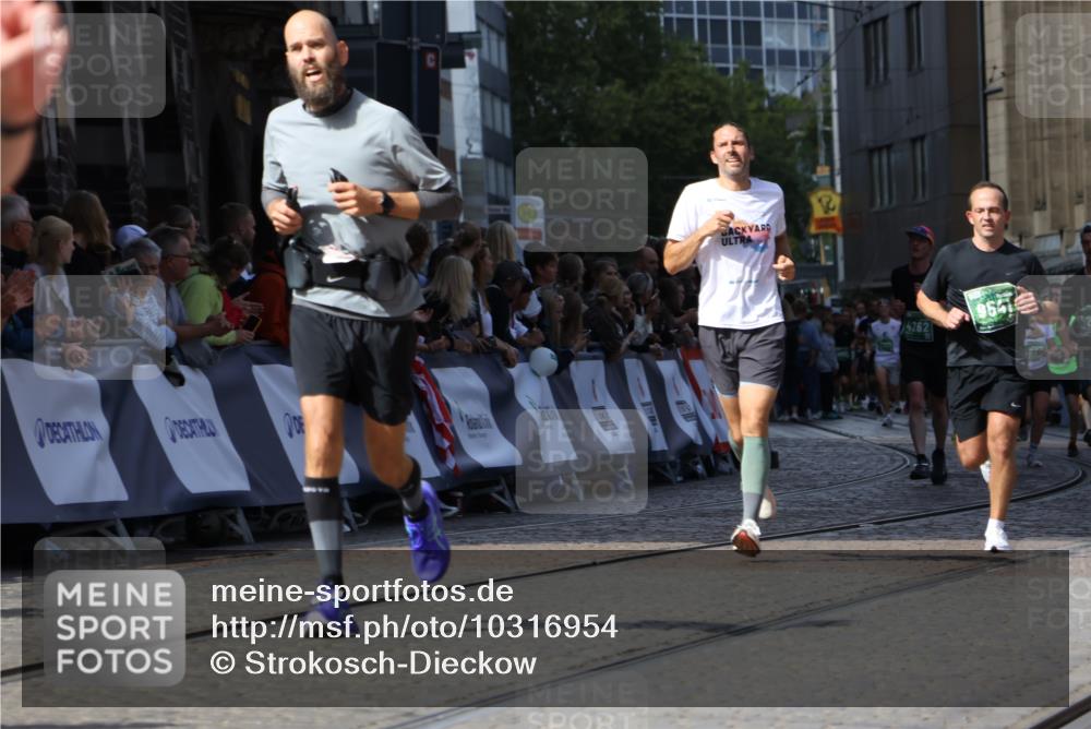 13.09.2026 - 21. swb-Marathon Bremen Strokosch-Dieckow http://msf.ph/oto/10316954 13.09.2026 13:24:35 Ziel 102, 776, 909, 1199, 1250, 2295, 2491, 2967, 3372, 4000, 4559, 5012, 5208, 5257, 5481, 5928, 5929, 6105, 7059, 7069, 7081, 7156, 8082, 8179, 8415, 9087, 9573, 9916, 13219, 282, 1516, 2280, 3015, 4198, 4262, 4277, 5328, 5664, 6626, 6807, 8636, 9541, 10097, 10103 meine-sportfotos.de