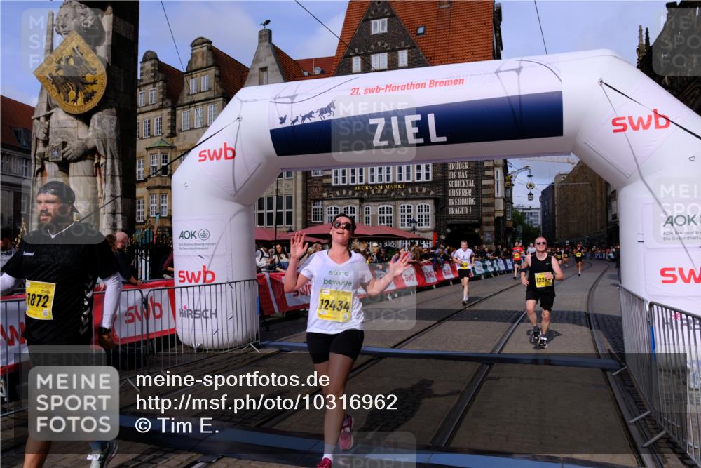 13.09.2026 - 21. swb-Marathon Bremen Tim E. http://msf.ph/oto/10316962 13.09.2026 10:57:06 Ziel 10372, 10486, 10540, 10610, 10721, 10771, 10824, 10888, 10936, 11000, 11064, 11079, 11328, 11474, 11601, 11872, 11946, 12284, 12434 meine-sportfotos.de