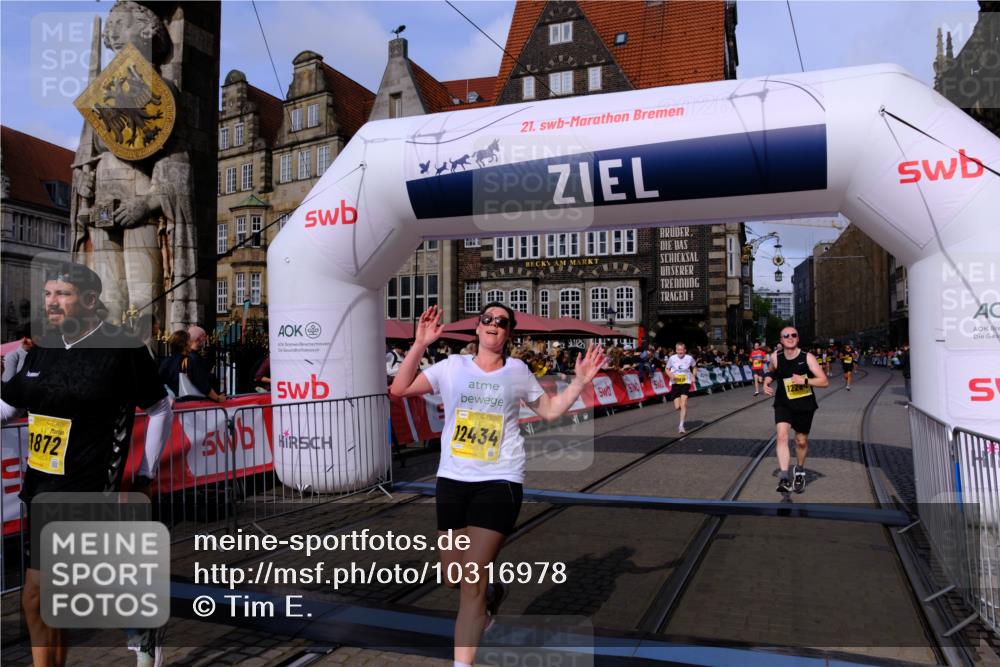13.09.2026 - 21. swb-Marathon Bremen Tim E. http://msf.ph/oto/10316978 13.09.2026 10:57:06 Ziel 10372, 10486, 10540, 10610, 10721, 10771, 10824, 10888, 10936, 11000, 11064, 11079, 11328, 11474, 11601, 11872, 11946, 12284, 12434 meine-sportfotos.de