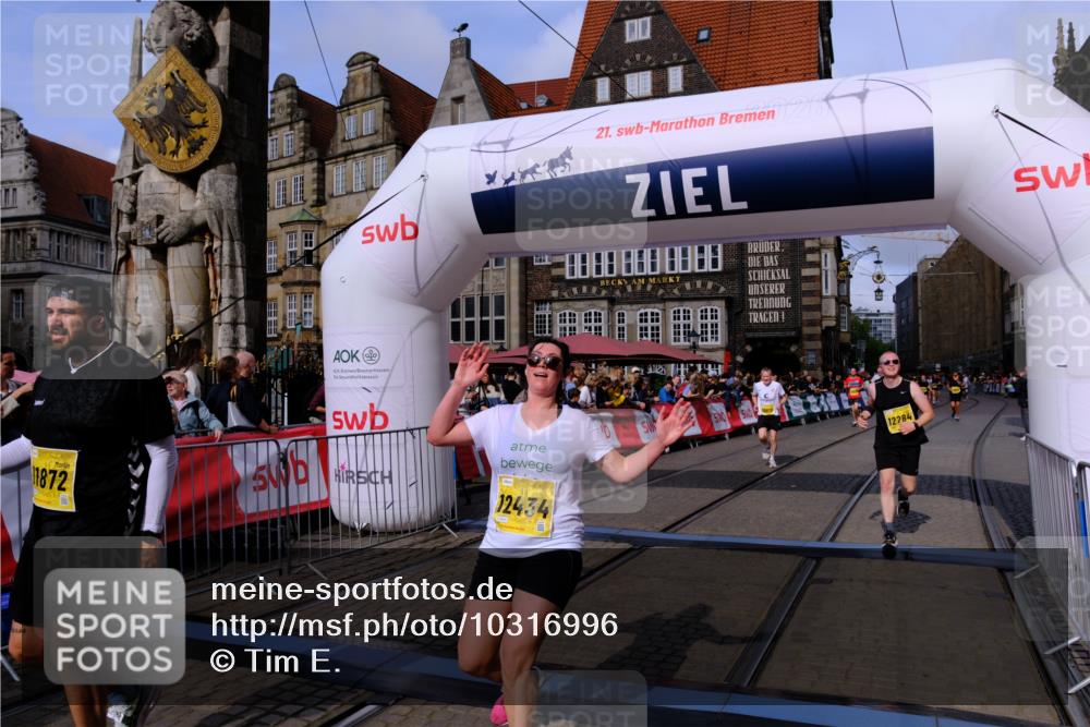 13.09.2026 - 21. swb-Marathon Bremen Tim E. http://msf.ph/oto/10316996 13.09.2026 10:57:06 Ziel 10372, 10486, 10540, 10610, 10721, 10771, 10824, 10888, 10936, 11000, 11064, 11079, 11328, 11474, 11601, 11872, 11946, 12284, 12434 meine-sportfotos.de