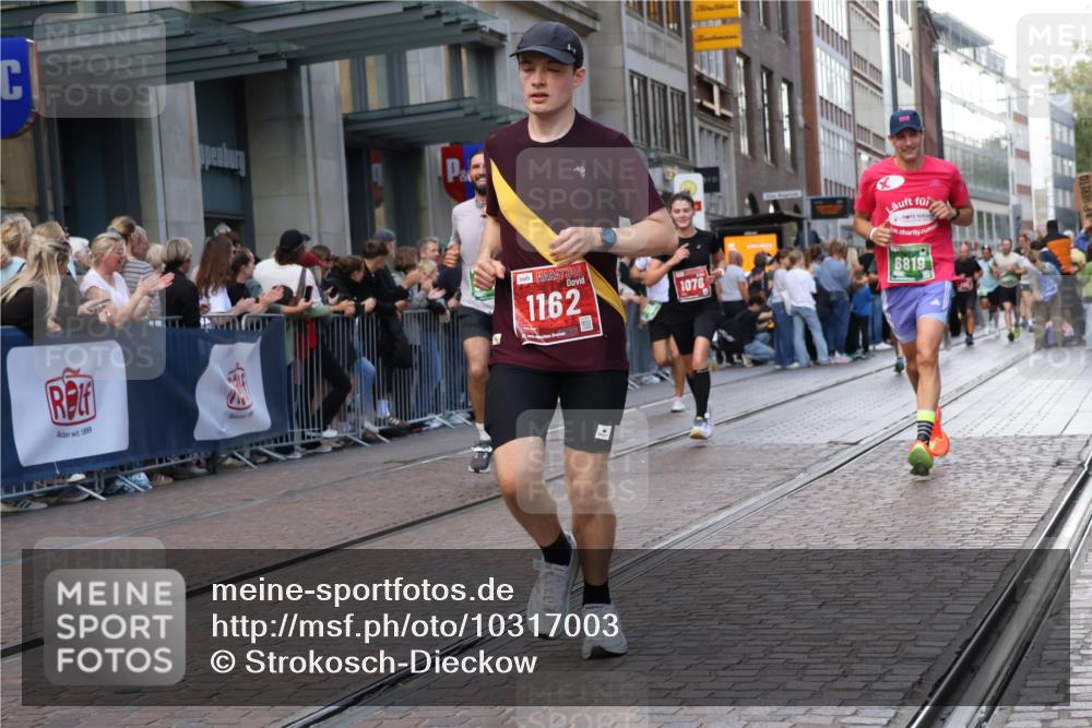 13.09.2026 - 21. swb-Marathon Bremen Strokosch-Dieckow http://msf.ph/oto/10317003 13.09.2026 13:16:37 Ziel 385, 472, 675, 696, 734, 827, 1970, 2319, 2473, 2809, 3246, 3706, 3716, 3961, 4135, 4137, 4156, 4485, 5772, 6049, 6531, 6535, 6704, 6819, 6953, 7284, 7297, 7387, 8858, 696, 755, 792, 816, 985, 1076, 1162, 2474, 2604, 5255, 5554, 5963, 6367, 7053, 7603, 7801, 7875, 8171, 8288, 9031, 9115 meine-sportfotos.de