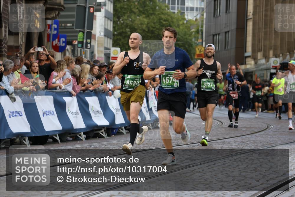 13.09.2026 - 21. swb-Marathon Bremen Strokosch-Dieckow http://msf.ph/oto/10317004 13.09.2026 13:06:45 Ziel 474, 1770, 1901, 1921, 2832, 7590, 8621, 9934, 13148, 521, 749, 3127, 4574, 6784, 8580, 8888, 9708 meine-sportfotos.de