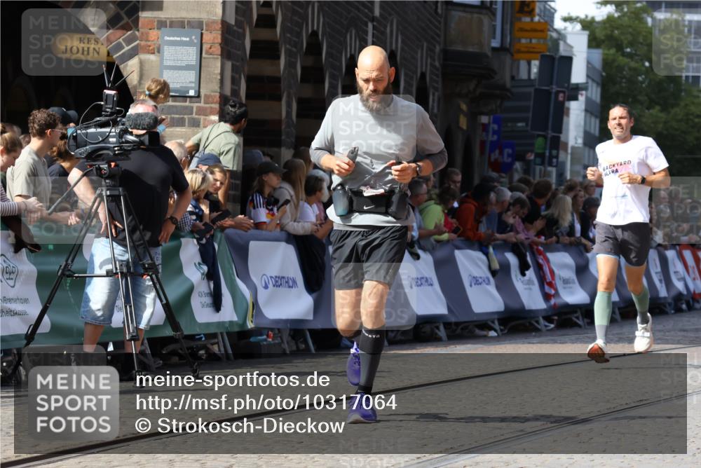 13.09.2026 - 21. swb-Marathon Bremen Strokosch-Dieckow http://msf.ph/oto/10317064 13.09.2026 13:24:36 Ziel 102, 776, 909, 1199, 1250, 2295, 2491, 3372, 4000, 4559, 5012, 5208, 5257, 5481, 5928, 5929, 6105, 7059, 7069, 7081, 7156, 8082, 8415, 9087, 9573, 9916, 13219, 282, 1516, 2280, 3015, 4198, 4262, 4277, 5328, 5664, 6626, 6807, 8853, 9541, 10103 meine-sportfotos.de